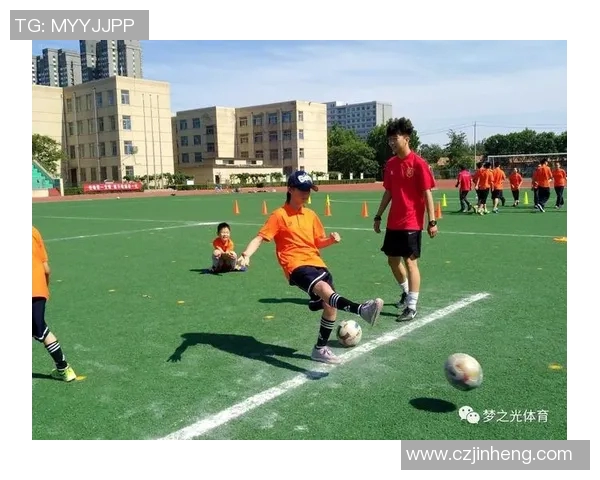 二人兄弟同心协力,领衔足球赛场双雄争霸新篇章